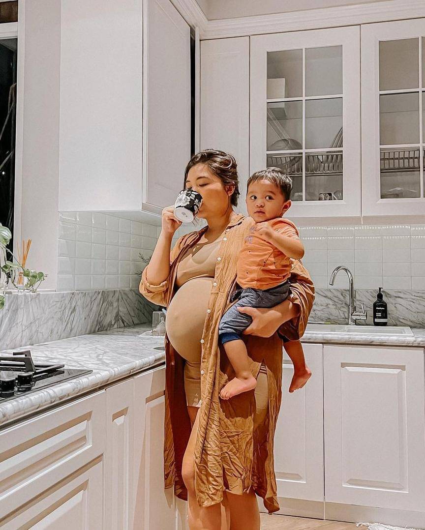 Instagram.com/tiarapangestika