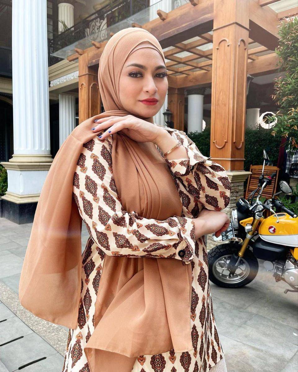 Instagram.com/nathalieholscher