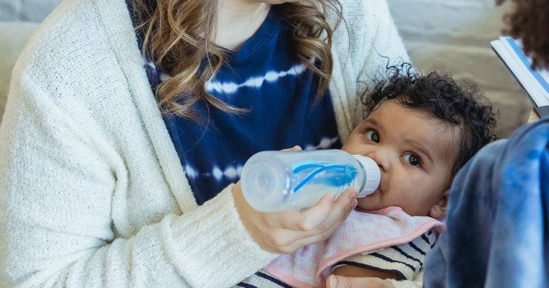 Tanda susu formula si kecil sudah tidak layak konsumsi - Pexels/Keira Burton