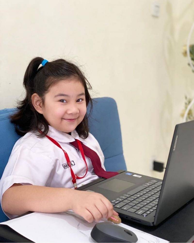 Instagram.com/astridtiar127