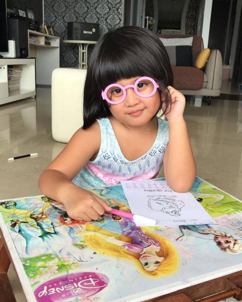 Instagram.com/vaniaathabina24