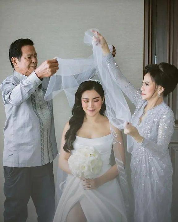 Instagram.com/thebridestory