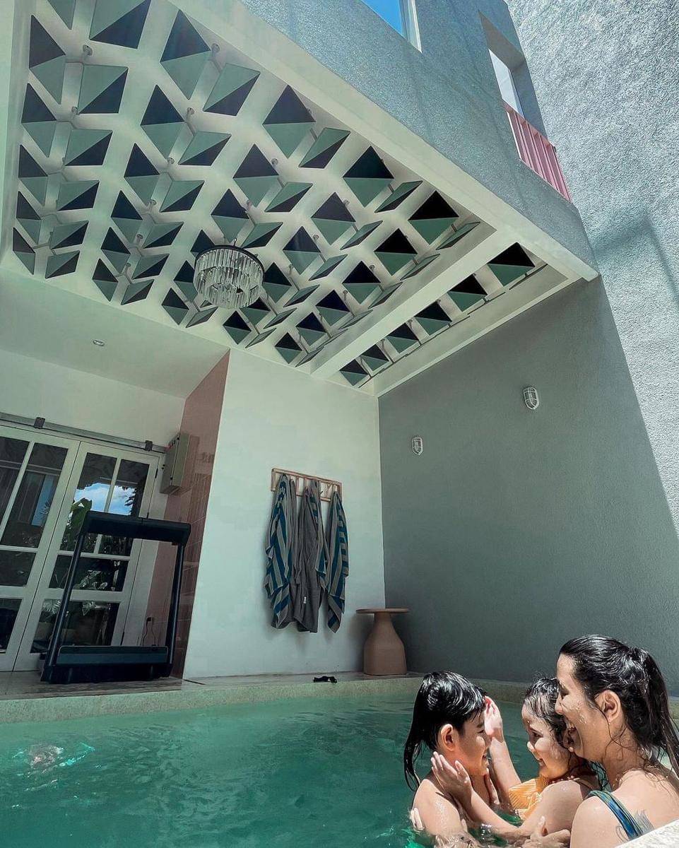 Instagram.com/mrssharena