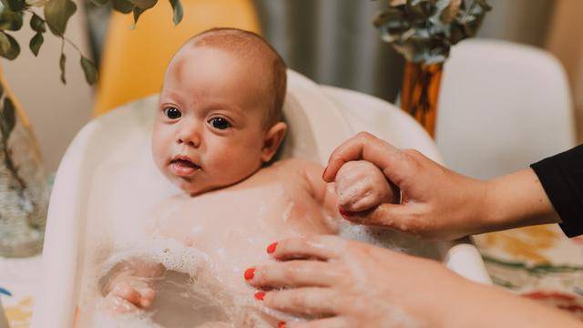 11 Sabun untuk Mengatasi Biang Keringat pada Bayi