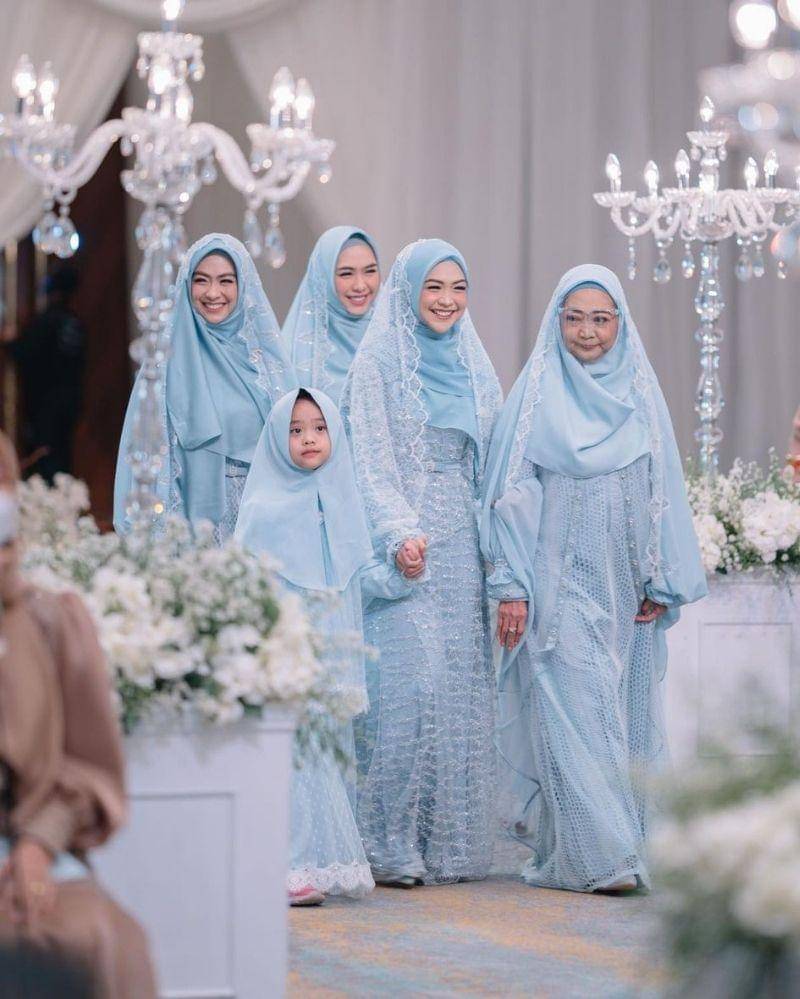 Instagram.com/riaricis1795