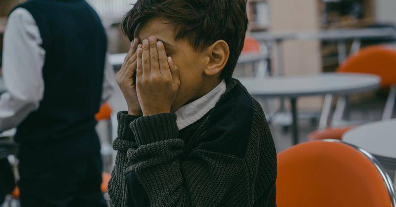 Anak Alami Kecemasan ke Orang Asing, Mama Harus Tetap Tenang!