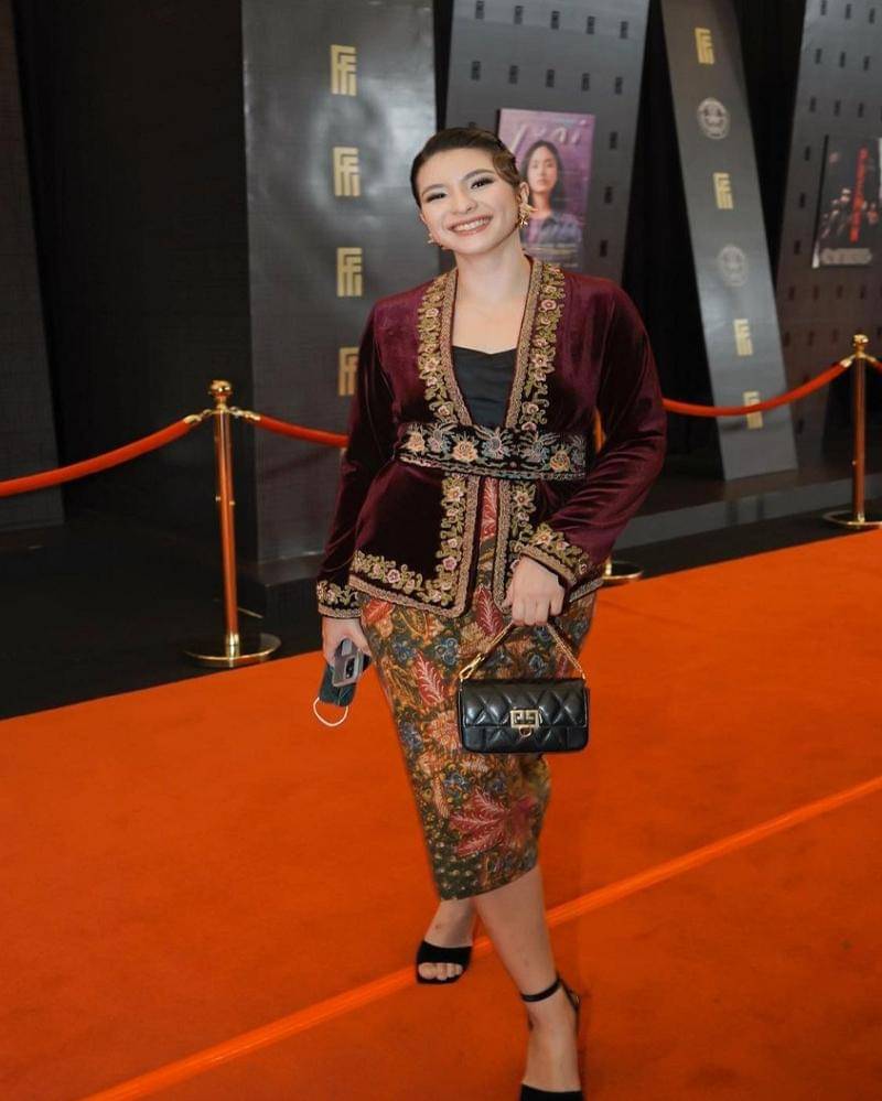 instagram.com/sharazaaa