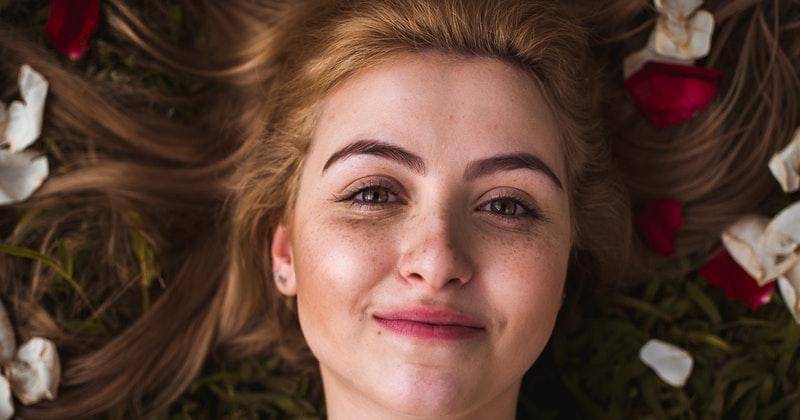 joker with card - Pexels/Daniel Xavier 