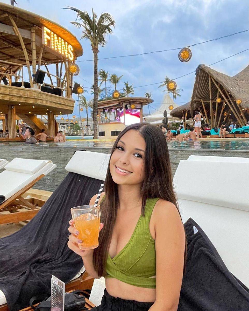 Instagram.com/ria.travelwithmeri