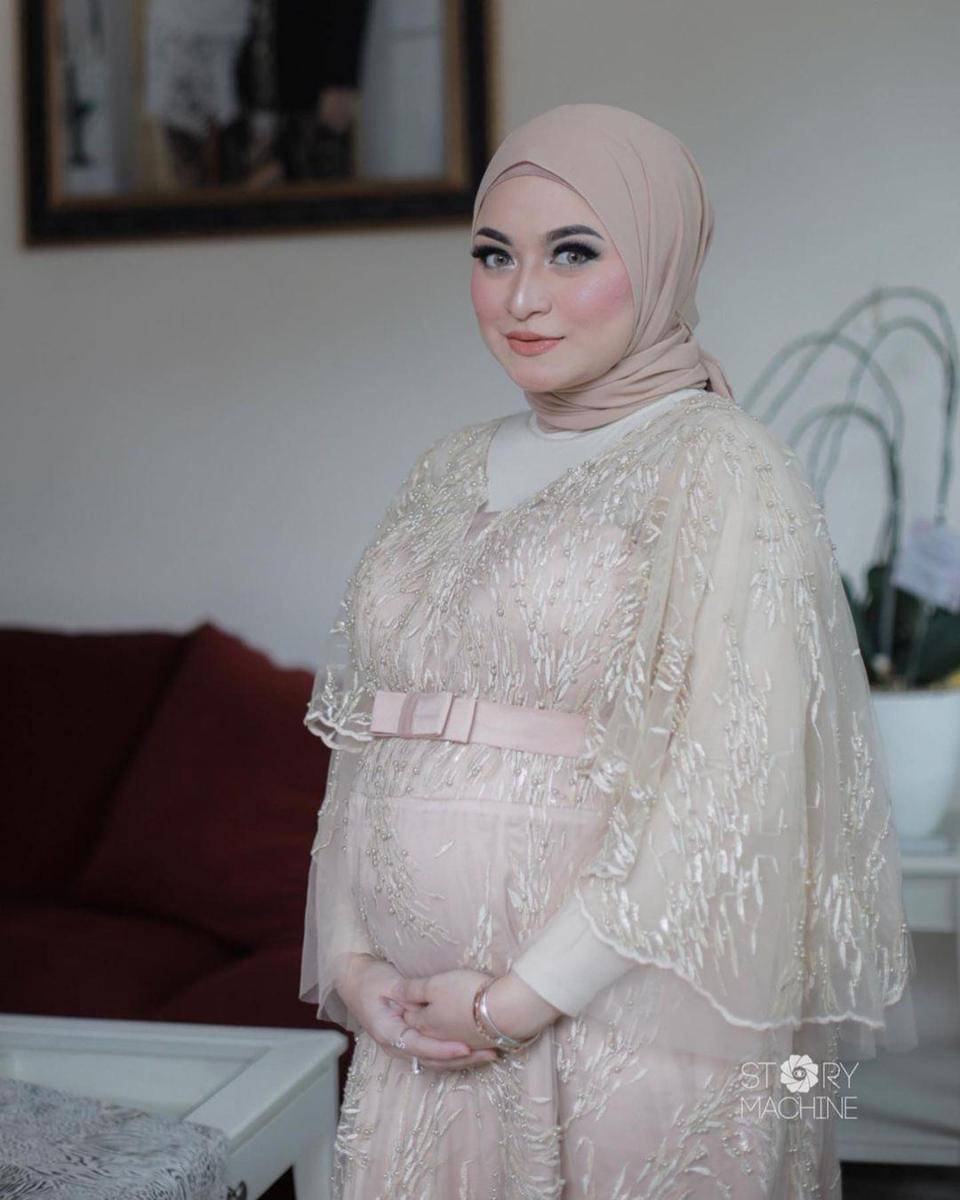 Instagram.com/nathalieholscher