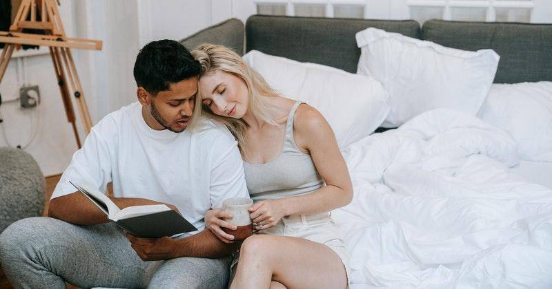 10 Ucapan Selamat Pagi Romantis untuk Pasangan dari Berbagai Negara
