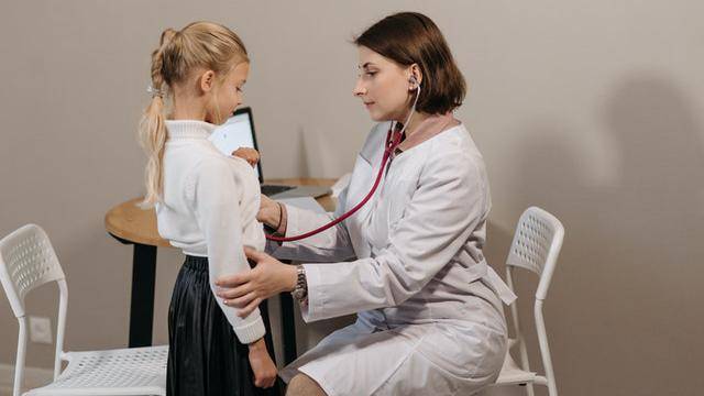 7 Rekomendasi Dokter Anak Terdekat di Jakarta Barat