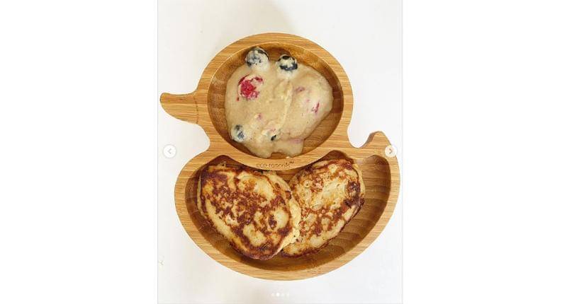 Banana Pancake with Cheese dan Berry Oatmeal - instagram.com/akleemaregalozulaikha