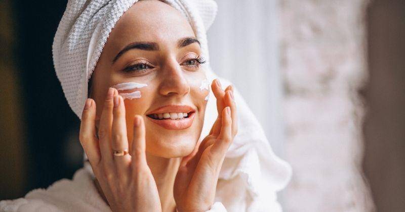 Alasan Penggunaan Eye Cream sejak Remaja, Jangan Tunggu Keriput