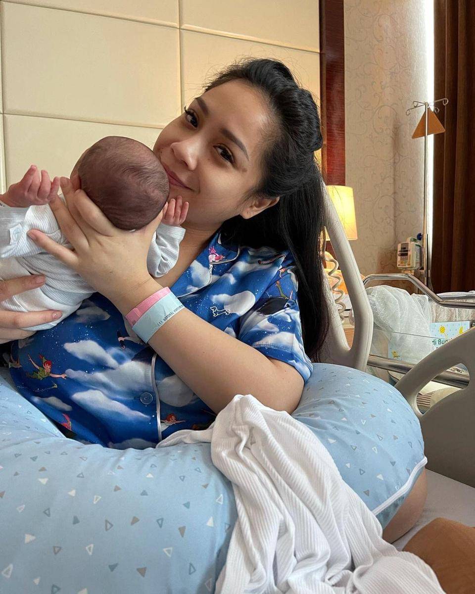 Nagita dan Baby R - Instagram.com/@raffinagita1717