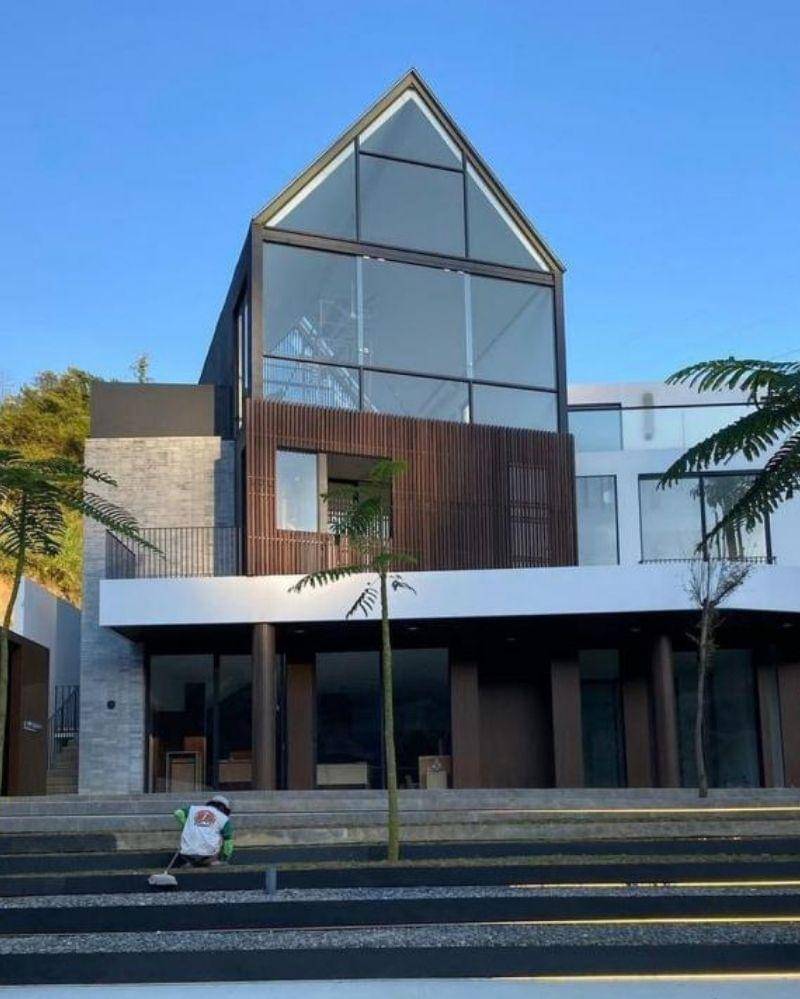 Instagram.com/rachelvennya