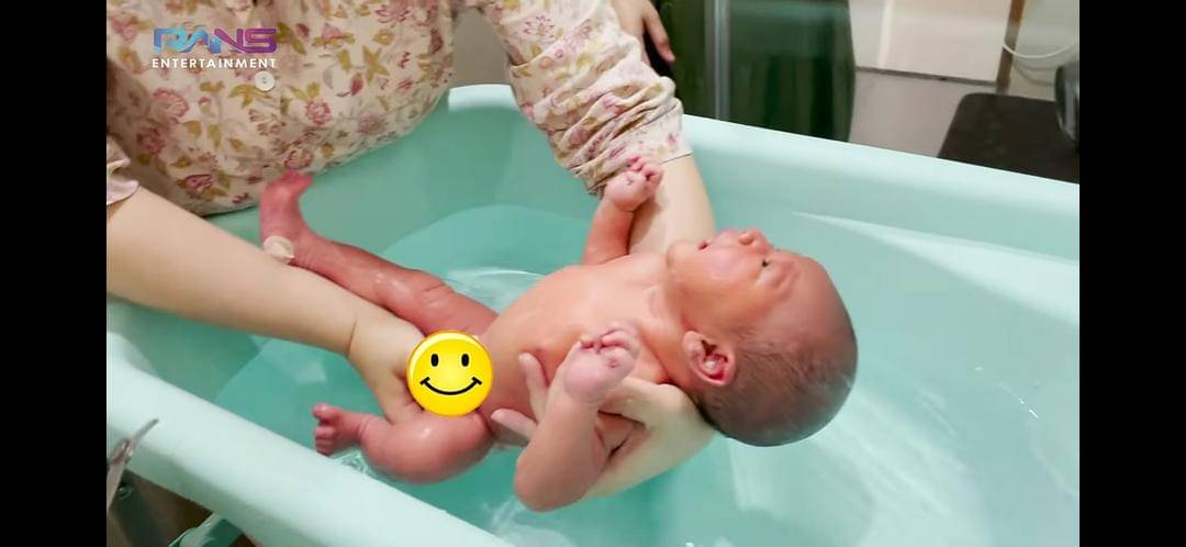 Rayyanza menangis saat dimandikan - Youtube.com/Rans Entertainment