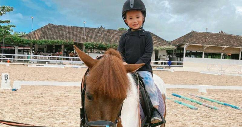 Instagram.com/rachelvennya