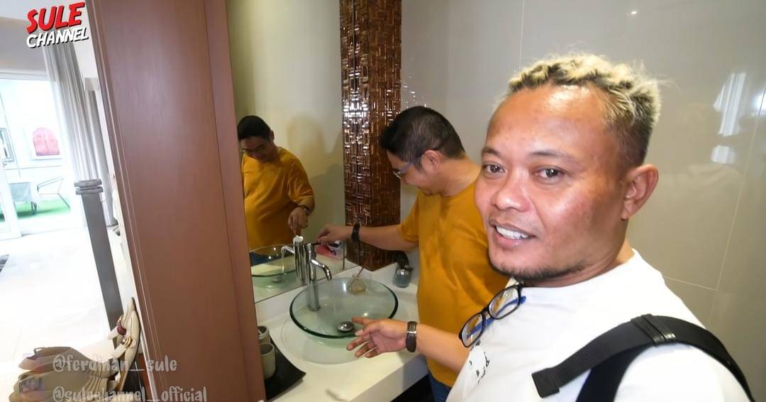 Youtube.com/MicroStrategy INC