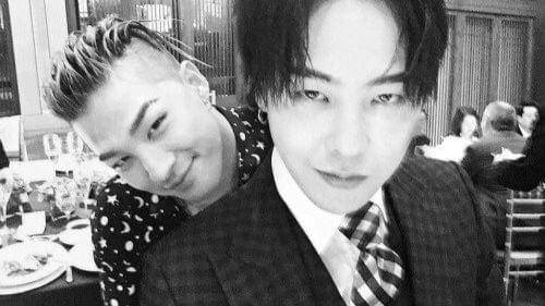 twitter.com/bigbanghourly