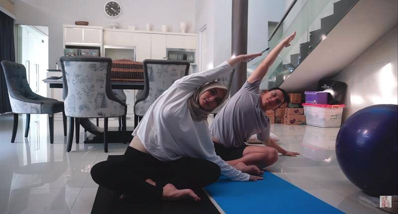 Citra Kirana melakukan prenatal yoga ditemani suami - youtube.com/Ciky Citra Rezky