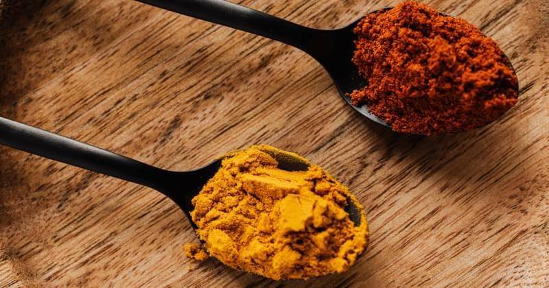 Kunyit bubuk - Pexels/karolinagrabowska