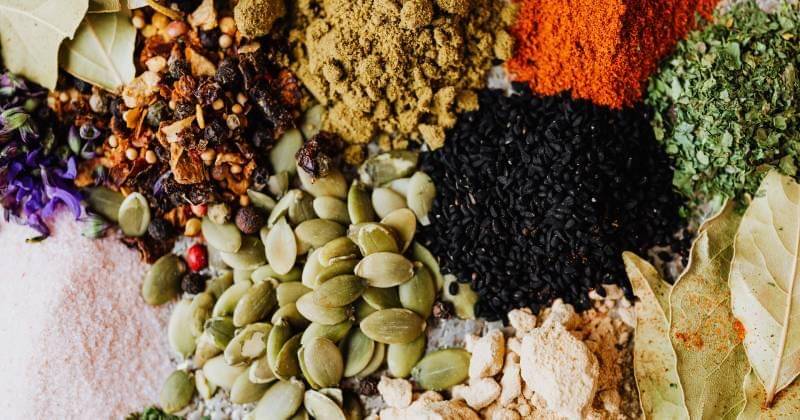 Rempah-rempah - Pexels/karolinagrabowska