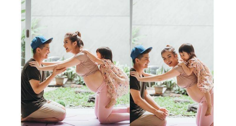 Chelsea Olivia melakukan prenatal yoga ditemani suami dan anak sulungnya - instagram.com/chelseaoliviaa