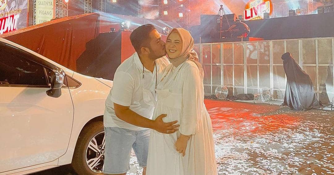 7 Foto Baby Bump Kesha Ratuliu Jelang Persalinan, Hamil Anak Pertama