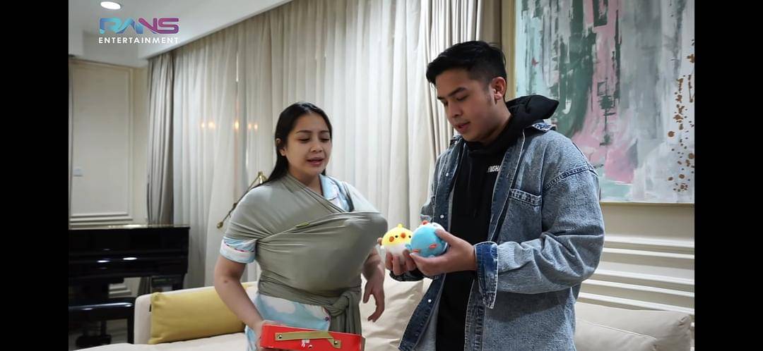 Jerome memberikan hadiah - Youtube.com/Rans Entertainment