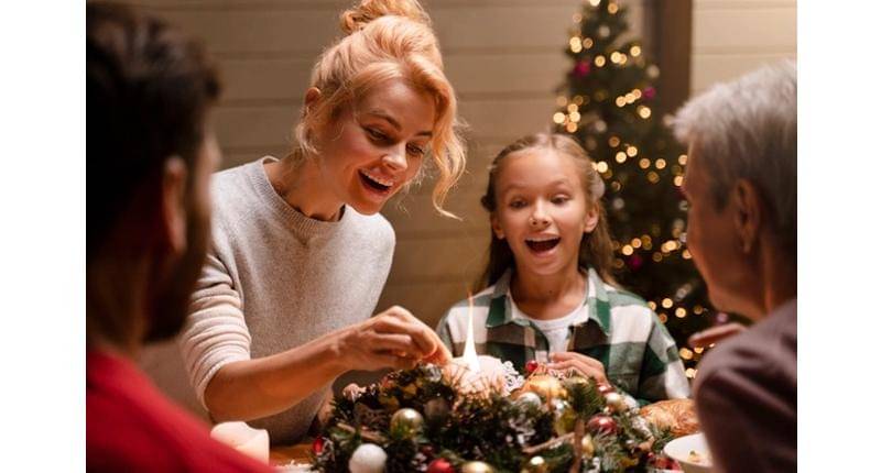 joker with card - freepik/freepik