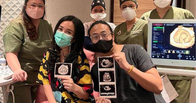 Dea Ananda, Ariel Nidji dan para dokter di Pusat Fertilitas Bocah Indonesia. - Instagram @dea_ananda
