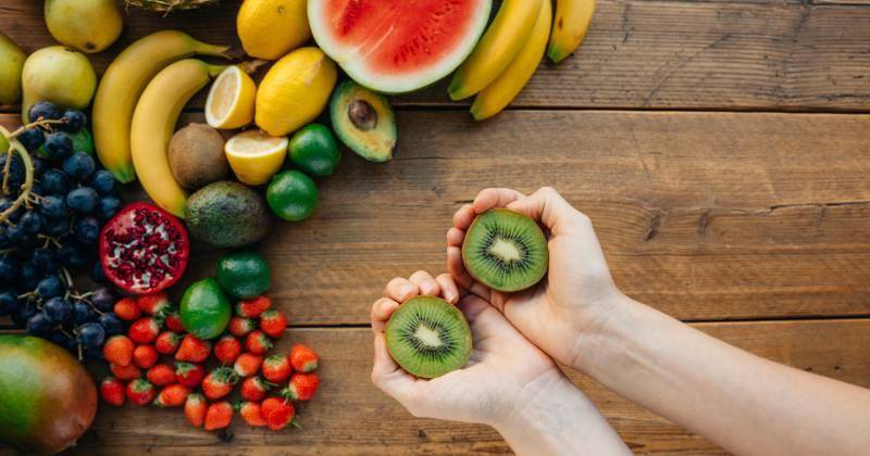 Buah kiwi mengandung vitamin C - Pexels/Viktoria Slowikowska