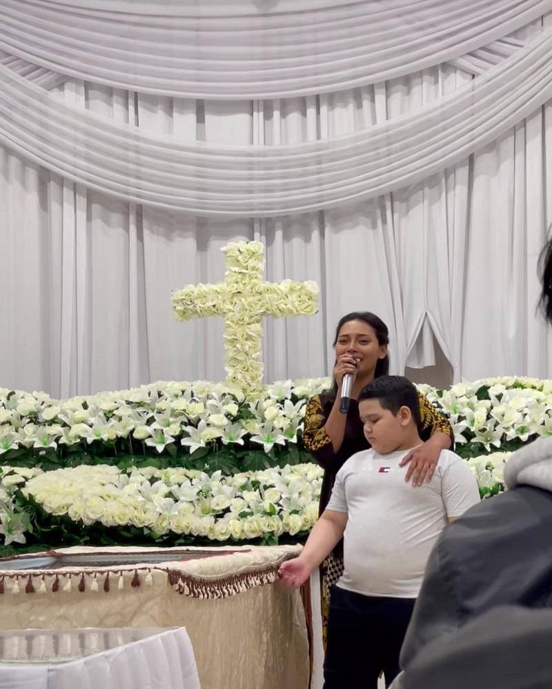 instagram.com/awkarin