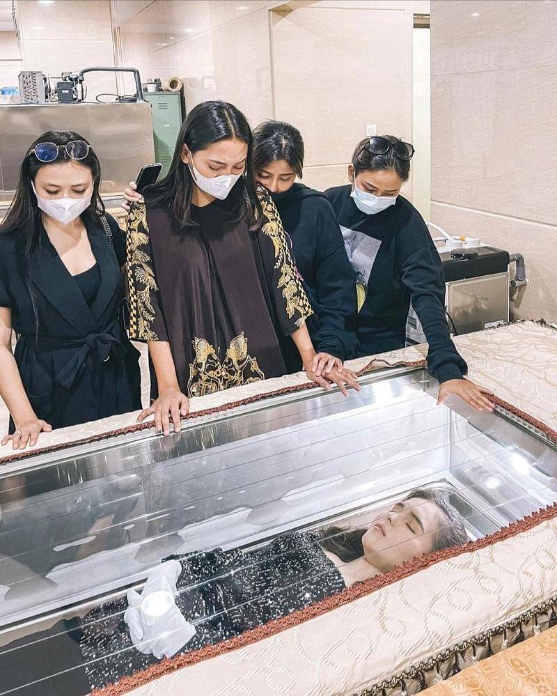 instagram.com/awkarin