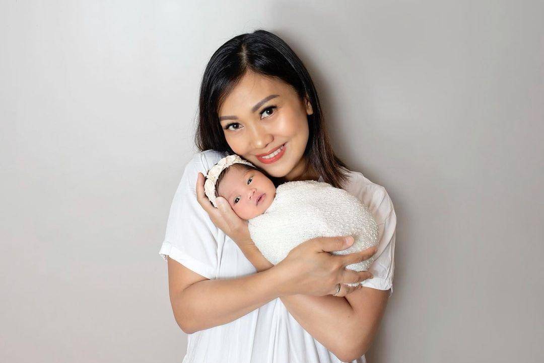 Nola B3 dan Nakeya - Instagram.com/@riafinola