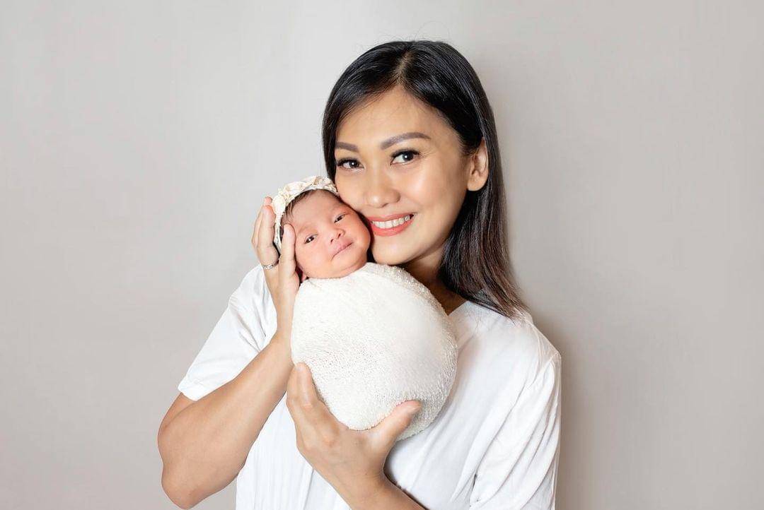 Nola B3 dan Nakeya - Instagram.com/@riafinola