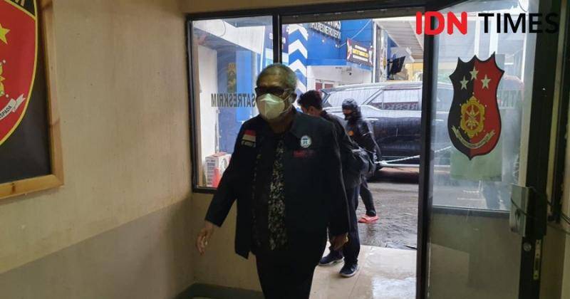 Ketua Komnas PA mendatangi Polres Metro Depok. (IDNTimes/Dicky)