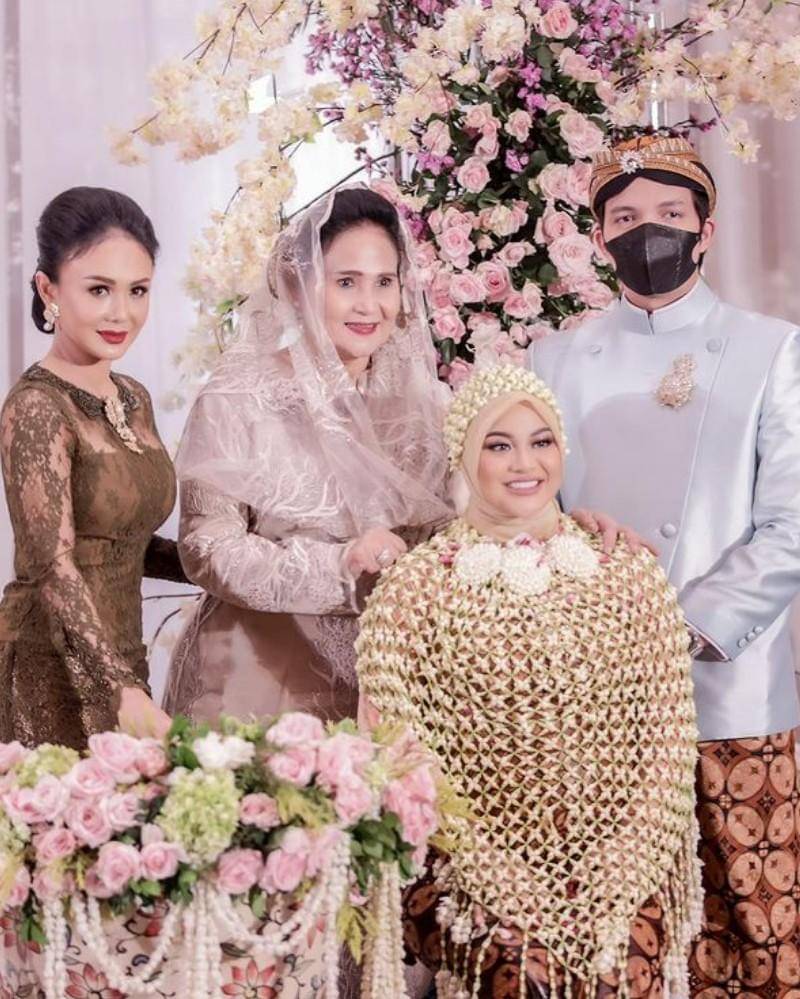 Instagram/yunishara36