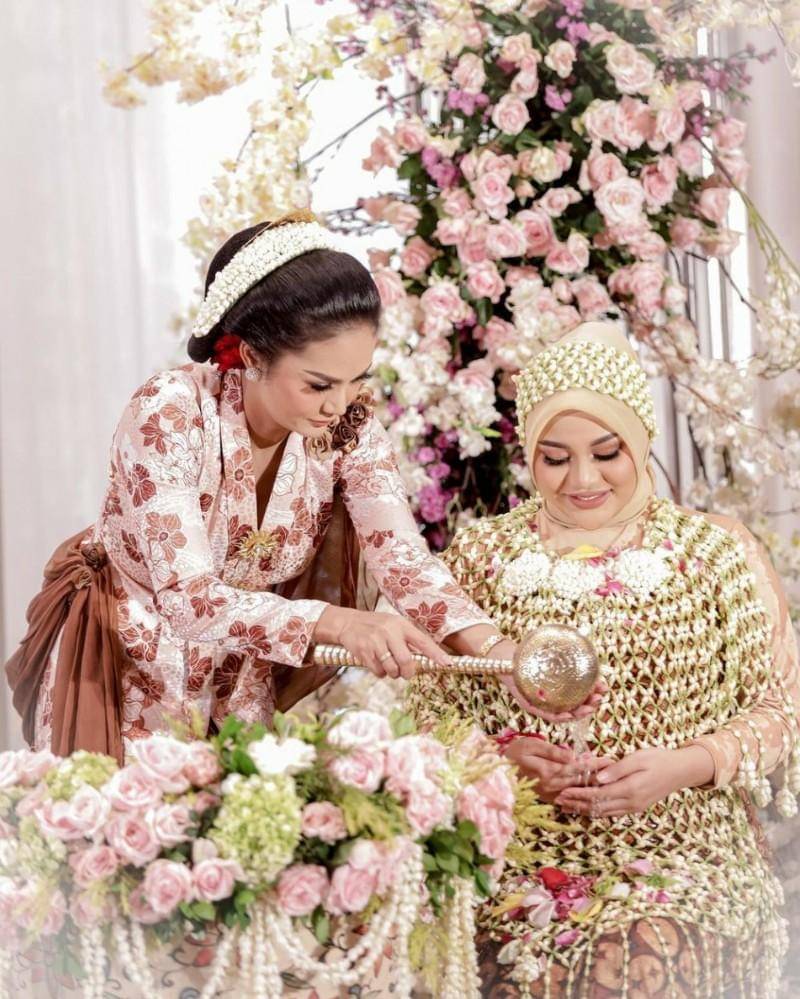 Instagram/krisdayantilemos