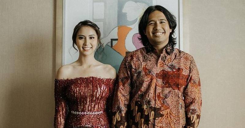 Clairine Clay dan Joshua saat mengenakan kebaya dan batik - Instagram.com/clairineclay