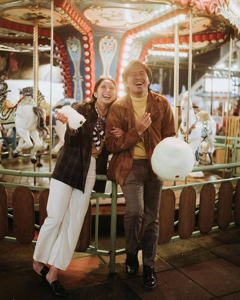 Clairine Clay dan Joshua terlihat sangat bahagia menyantap gulali kapas - Instagram.com/clairineclay