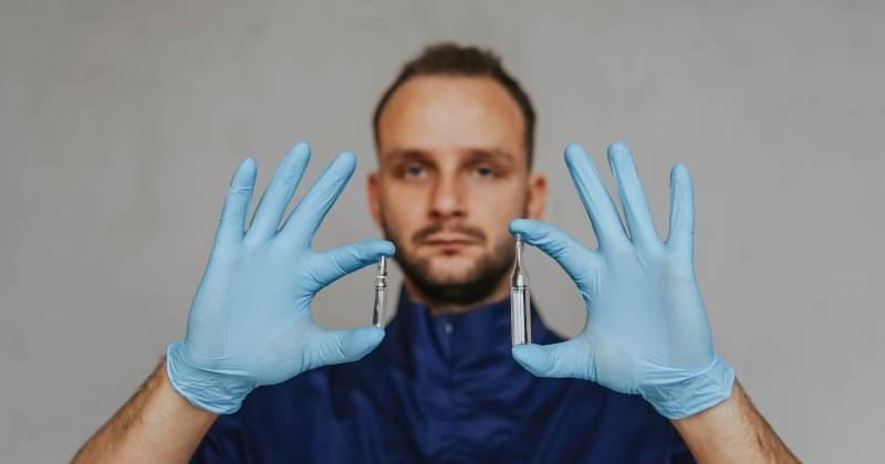 Ilustrasi laki-laki yang divaksin - Pexels/Olia danilevich