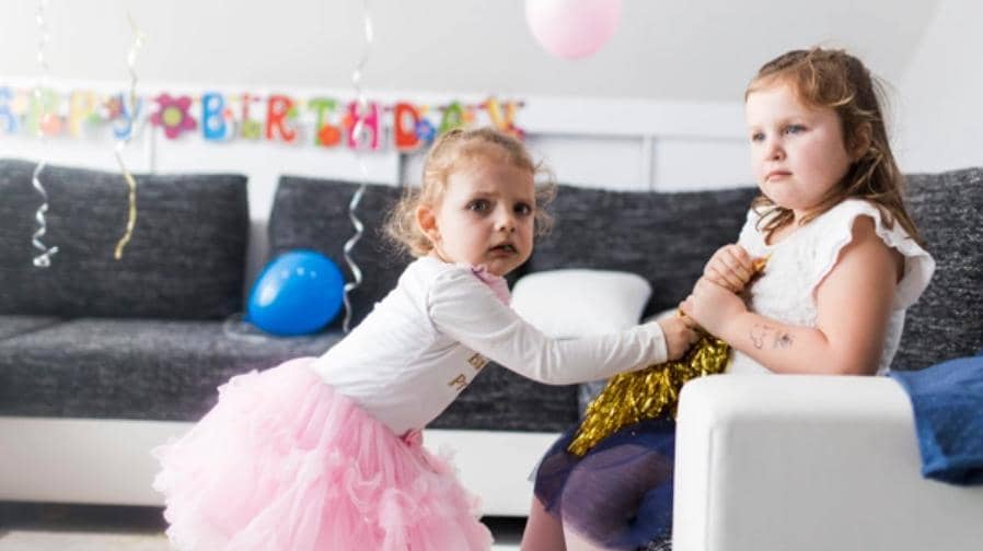 Ini 7 Cara Mengatasi Sibling Rivalry