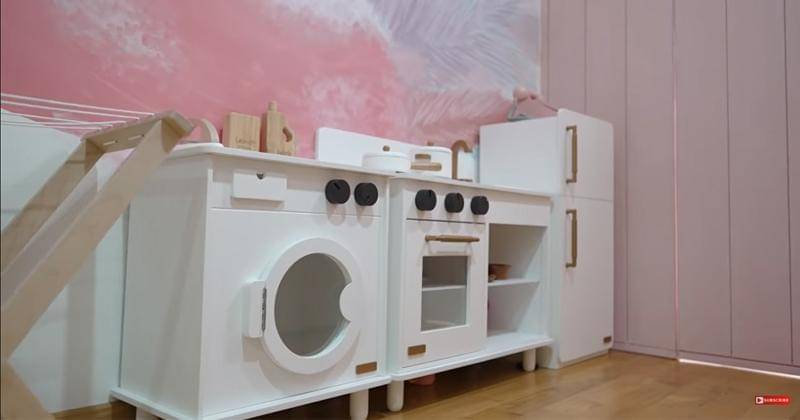 Youtube.com/Sharena Delon - Party Of Four