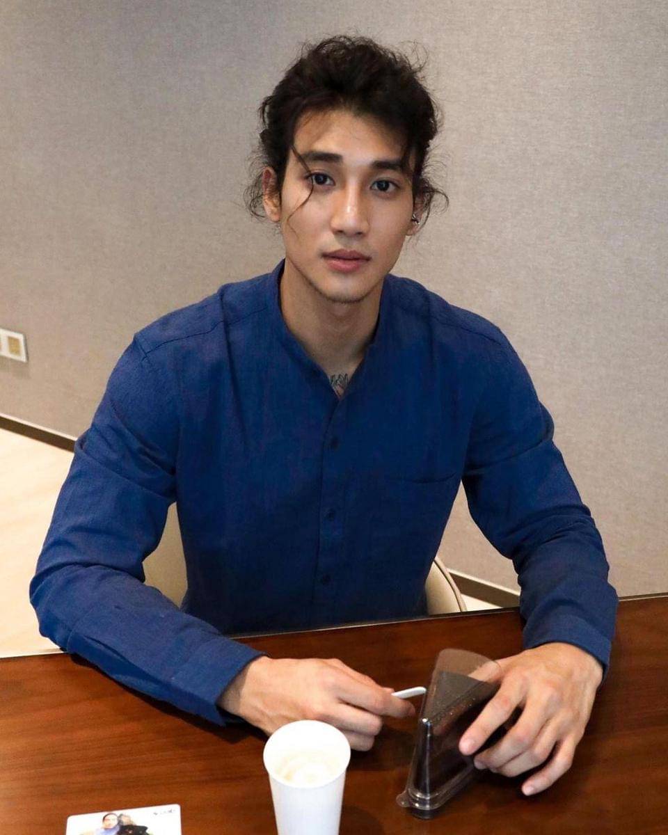 Instagram.com/paing_takhon