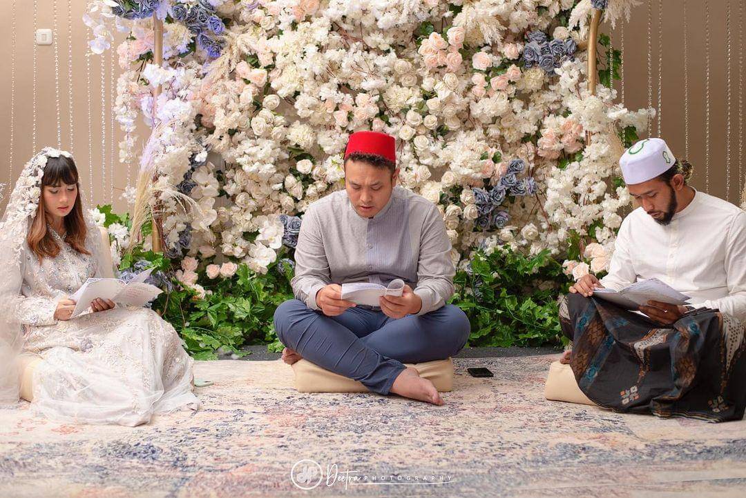 Acara tasyakuran 4 bulan kehamilan Adiez dan Gilang. - YouTube: Adiez Gilang