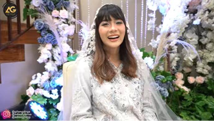 Acara tasyakuran 4 bulan kehamilan Adiez dan Gilang. - YouTube: Adiez Gilang