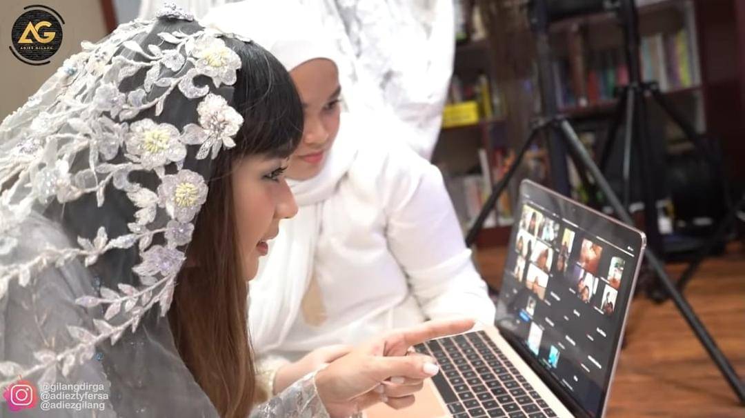 Acara tasyakuran 4 bulan kehamilan Adiez dan Gilang. - YouTube: Adiez Gilang