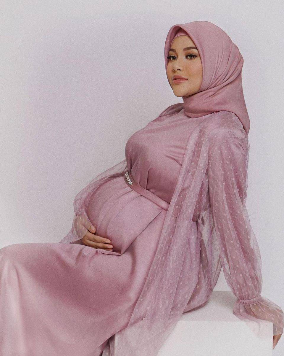 Instagram.com/aurelie.hermansyah